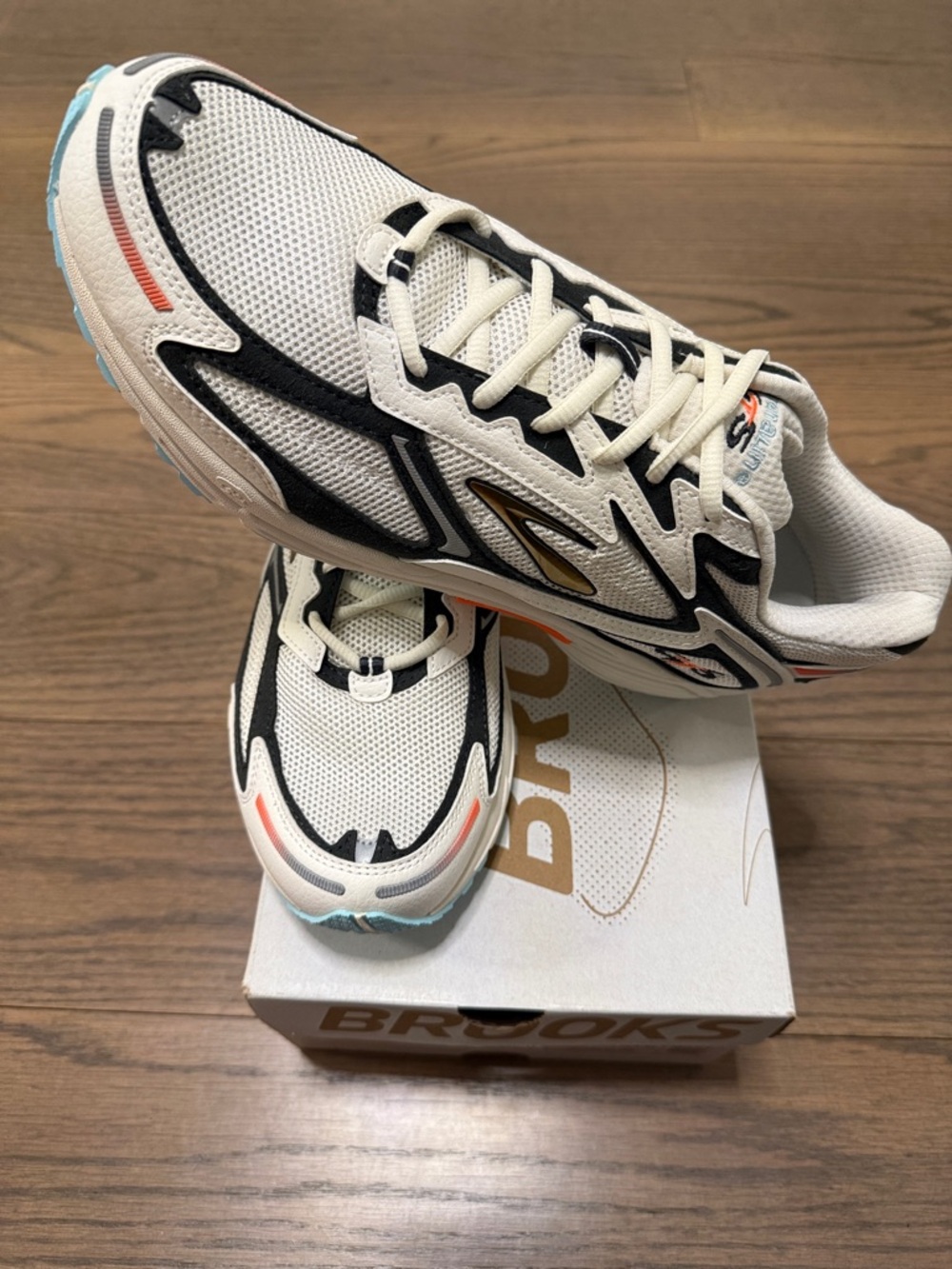 Brooks Adrenaline GTS 4 coconut pink size 10.5